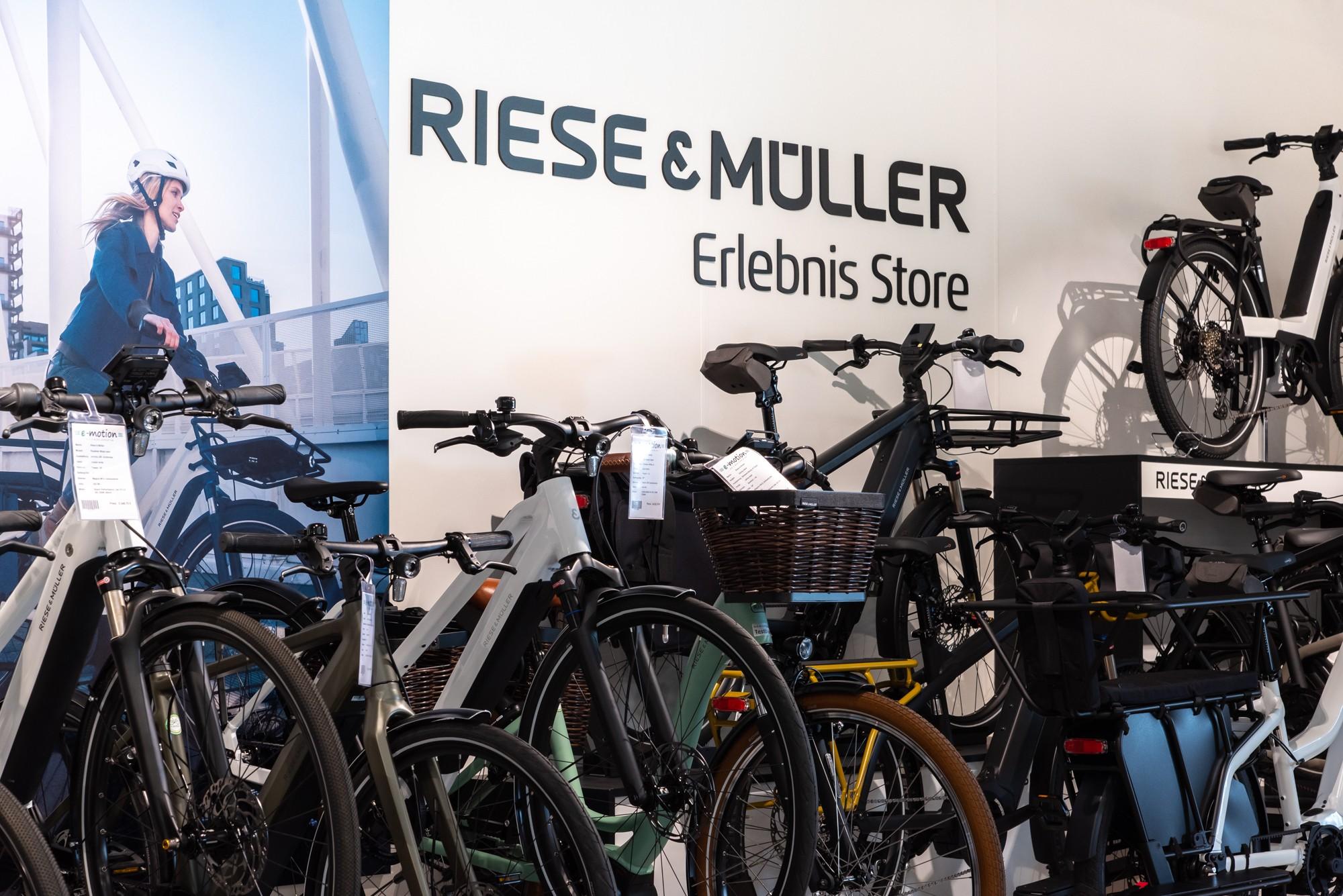 2015er Neuheiten der Marke Riese & Müller treffen in den ersten e-Bike Stores ein.