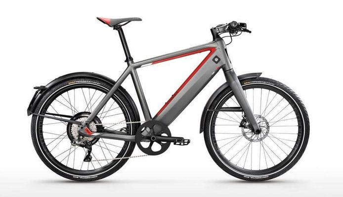 Stromer E-Bike ST3 in Seitenansicht auf weißem Hintergrund