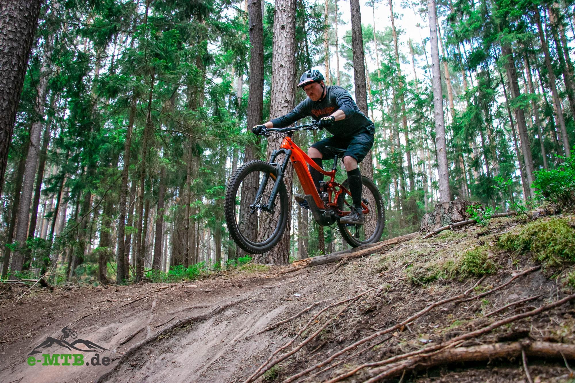 Entdecken Sie das Giant Reign E+ 2020 E-MTB in Aktion. Perfekt für aufregende Fahrten auf anspruchsvollen Trails.
