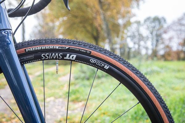 Das Bild zeigt den Reifen eins Specialized Creo SL Comp Carbon