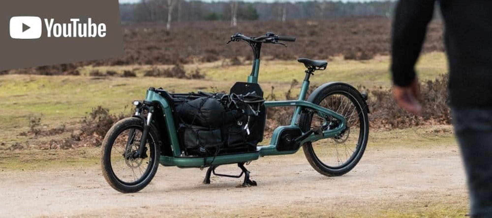 Das Bild zeigt ein Carqon Flatbed E-Bike, das ideal für den Transport von Lasten konzipiert ist.