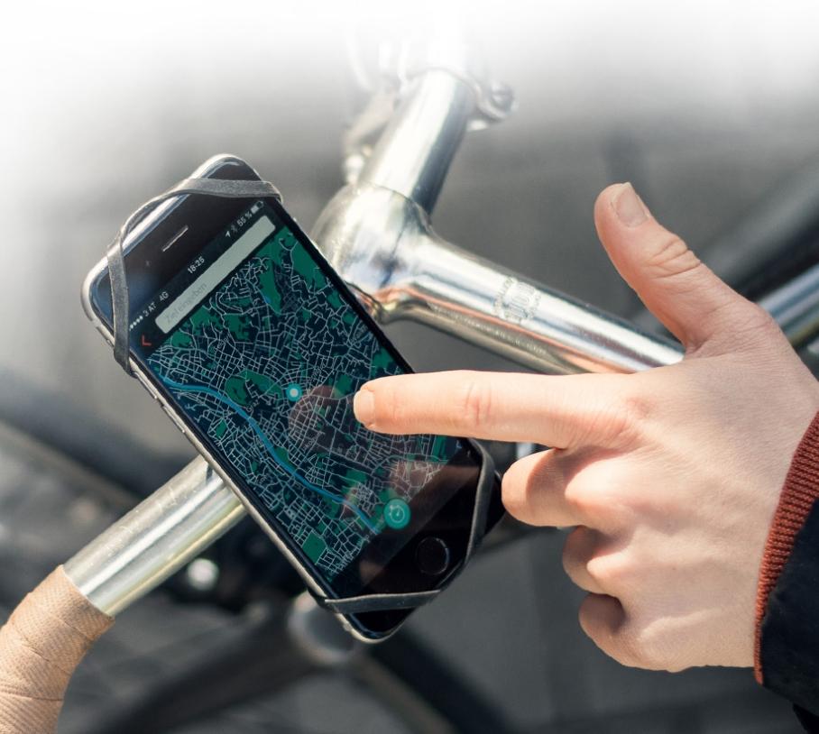 Entdecken Sie den Komfort von Smartphone-Navigation direkt am Fahrradlenker. Ideal für Stadtfahrten und Radtouren.