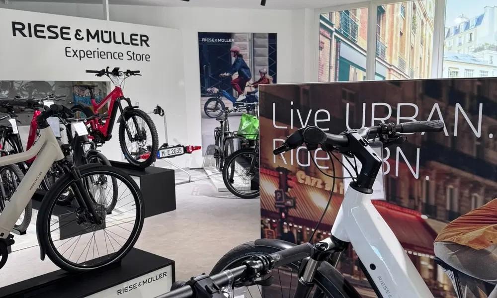 Das Bild zeigt die e-motion e-Bike Welt München Süd von innen.
