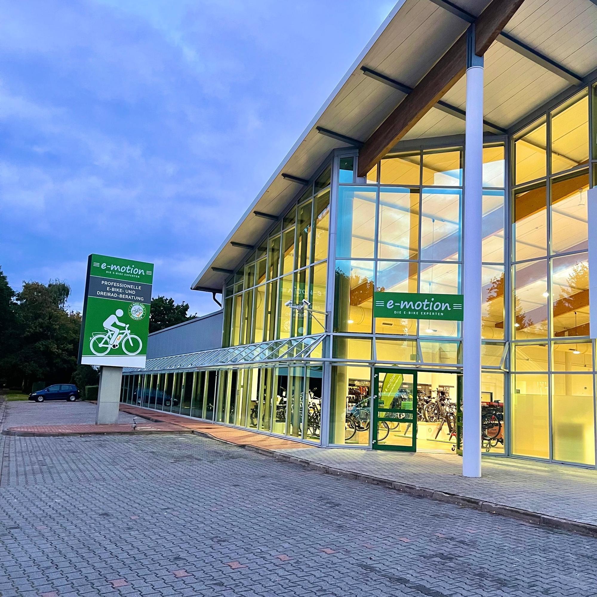 Die e-Motion e-Bike Welt in Cloppenburg hat eine große Auswahl an City-, Trekking- und Lasten-e-Bikes im Angebot.