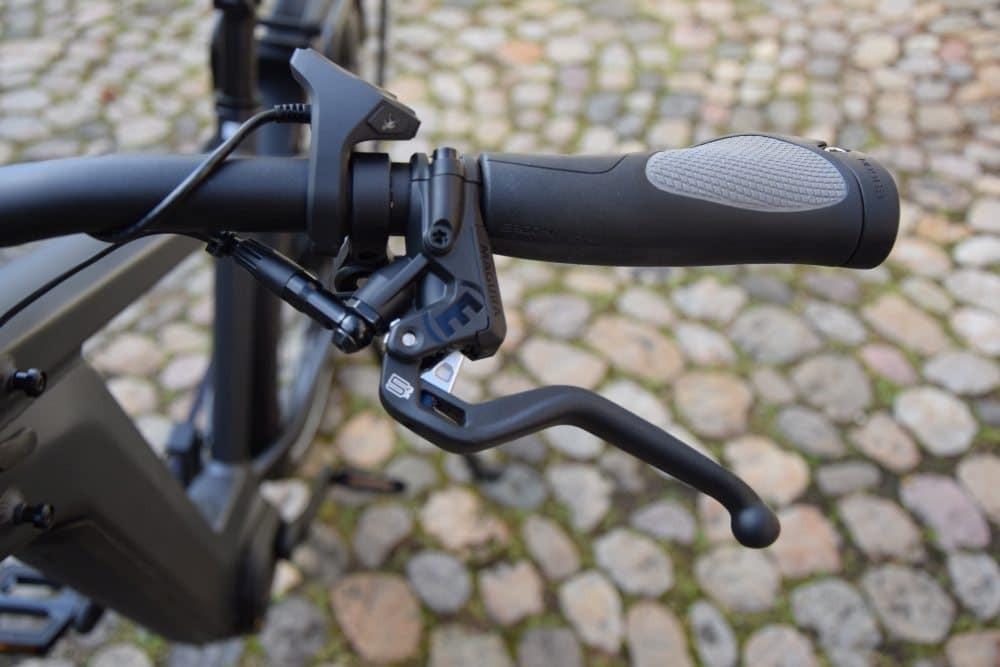 Das Bild zeigt den Lenker eines Riese & Müller Charger3 GT Vario