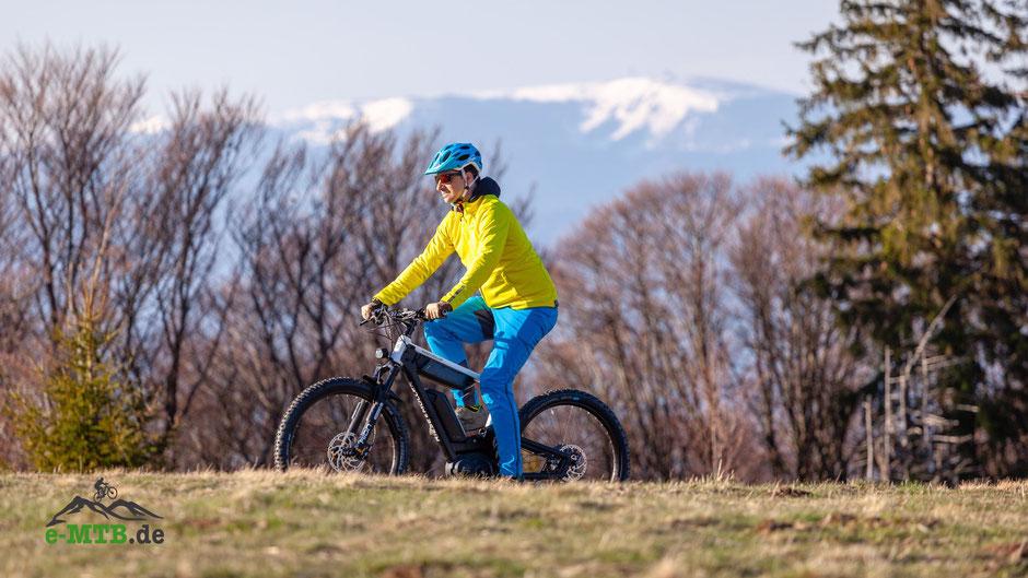 Entdecken Sie das Riese & Müller Delite Mountain Tourenfully: perfektes E-Bike für abenteuerliche Offroad-Touren. L
