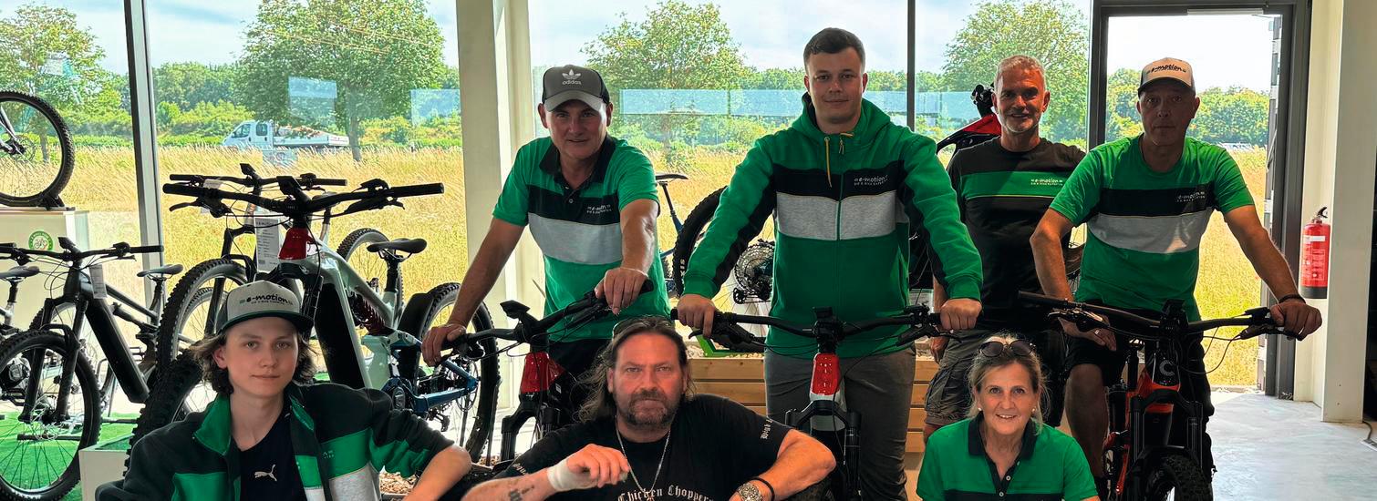 Das Team der e-motion e-Bike Welt in Limburg steht bereit zur Neueröffnung der neuen Filiale.