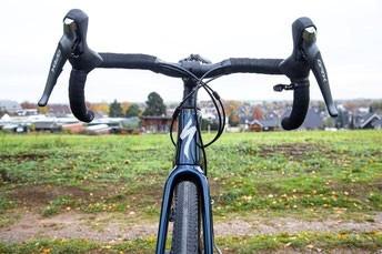 Das Bild zeigt den Lenker eins Specialized Creo SL Comp Carbon