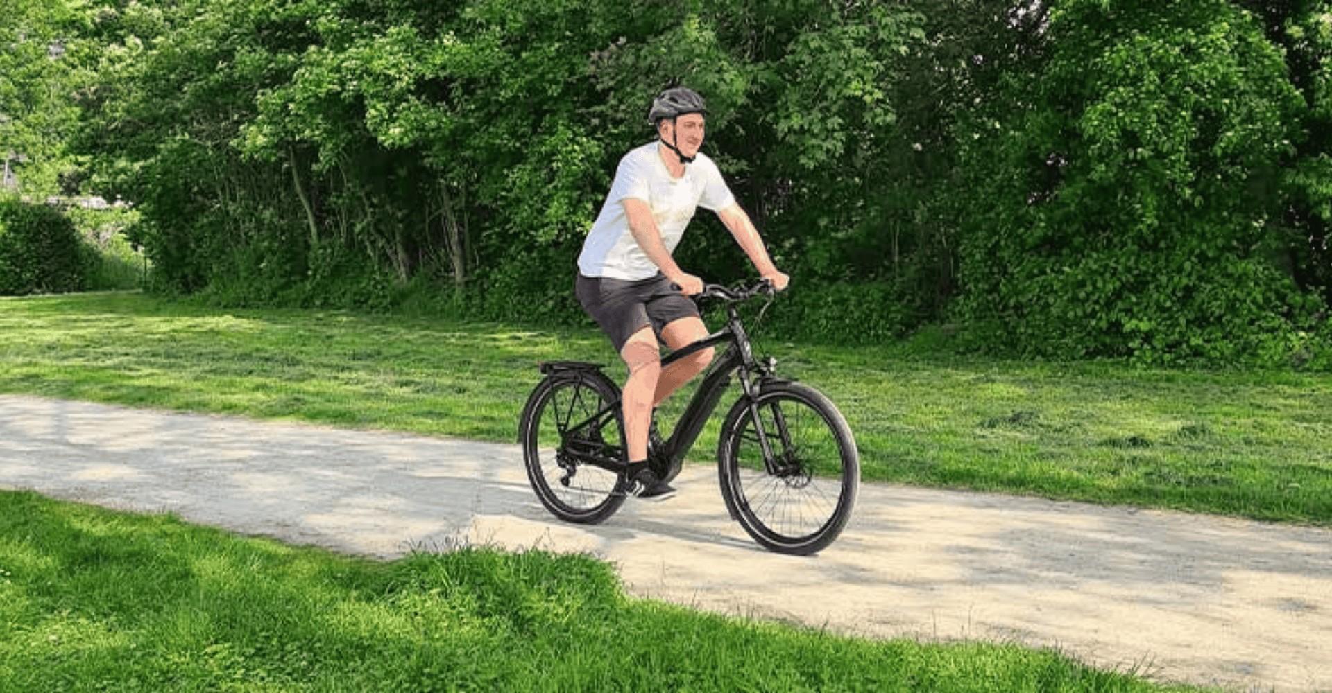 Jonas fährt das Specialized Turbo Vado 5.0