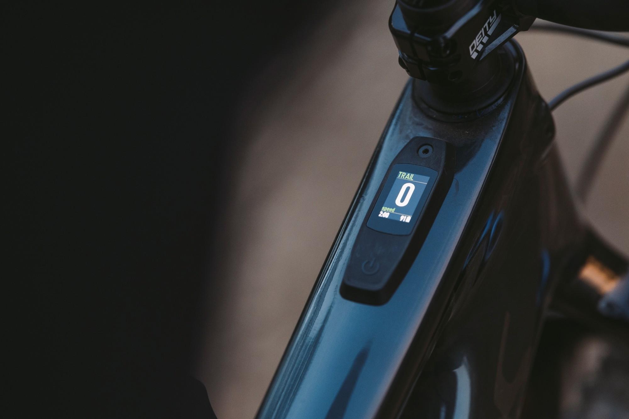 Das Bild zeigt die Anzeige eines Specialized Kenevo SL
