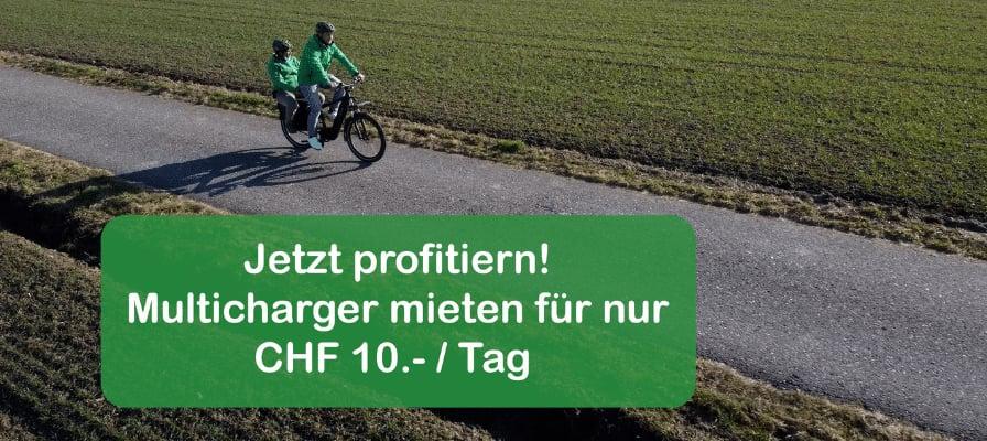 Zwei Personen auf E-Bike auf ländlichem Weg mit Mietangebot