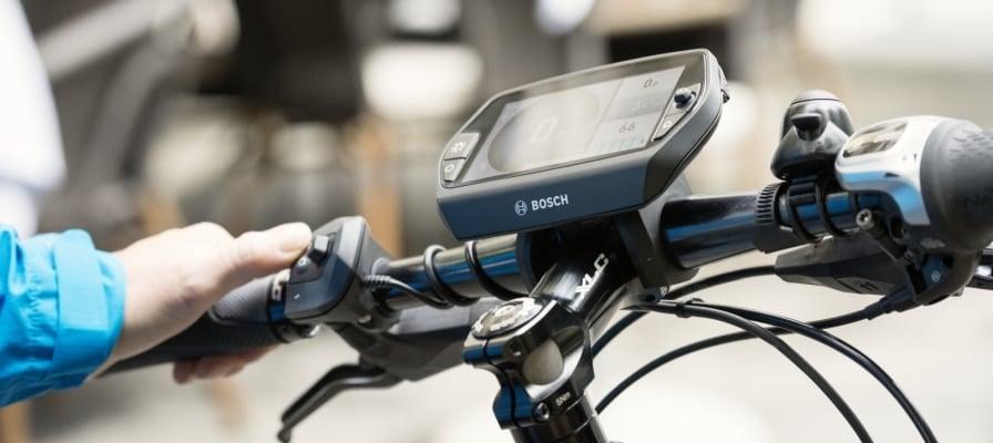 Bosch Nyon Display auf E-Bike-Lenker mit Bedienung