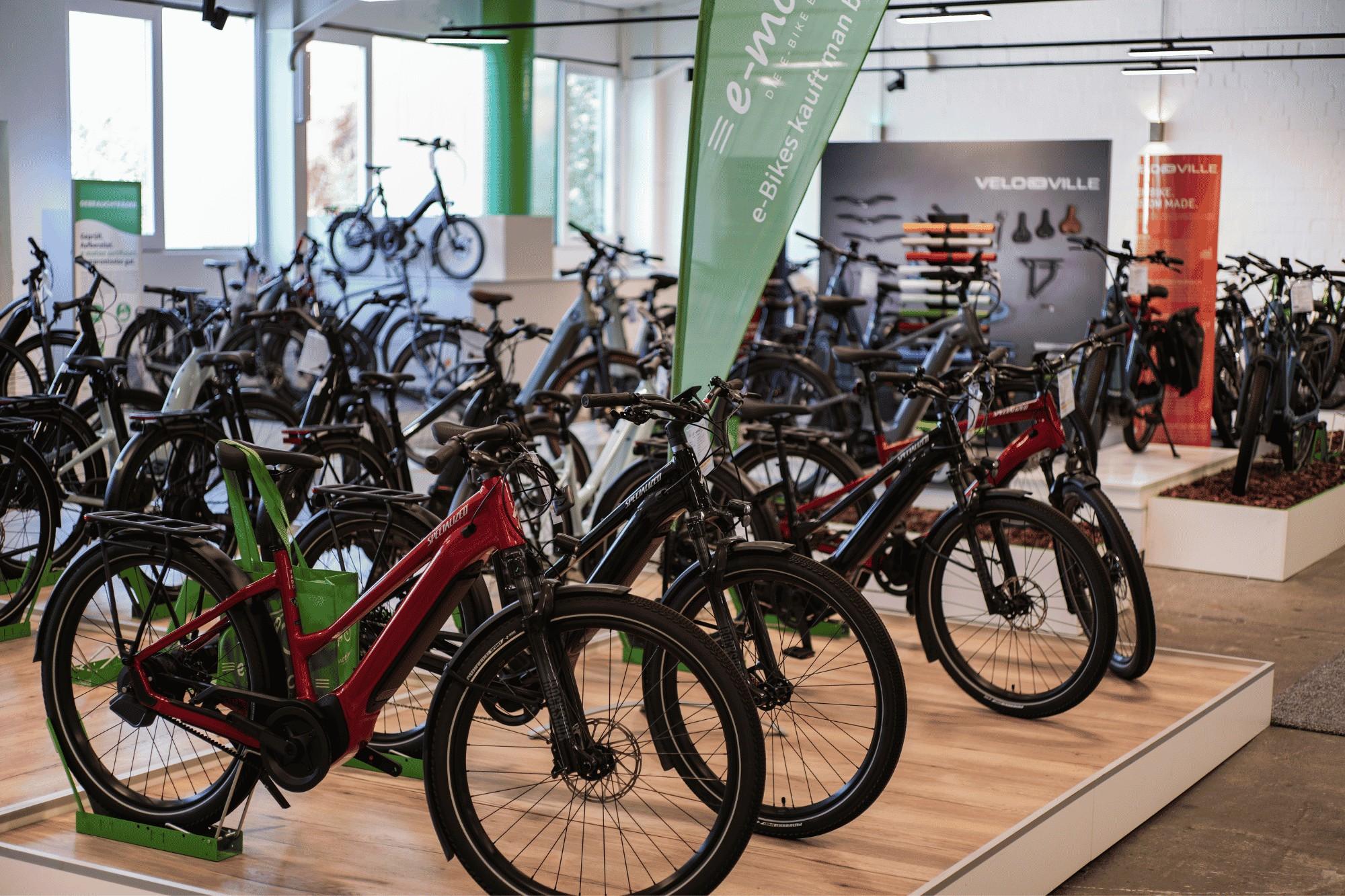 Shop Nordheide - Innenansicht mit verschiedenen e-Bike Modellen