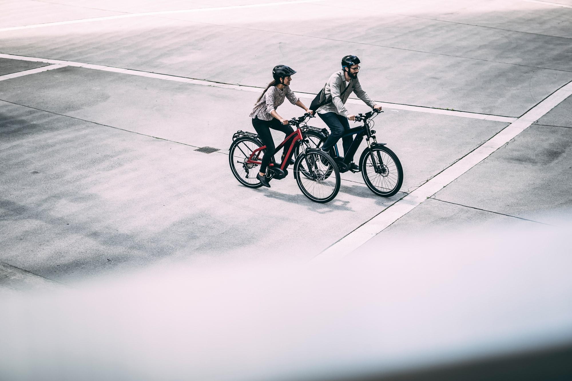 Entdecken Sie die vielseitigen Supercharger Mixte E-Bikes, ideal für urbane Mobilität. Perfekt für alltägliche Fahr