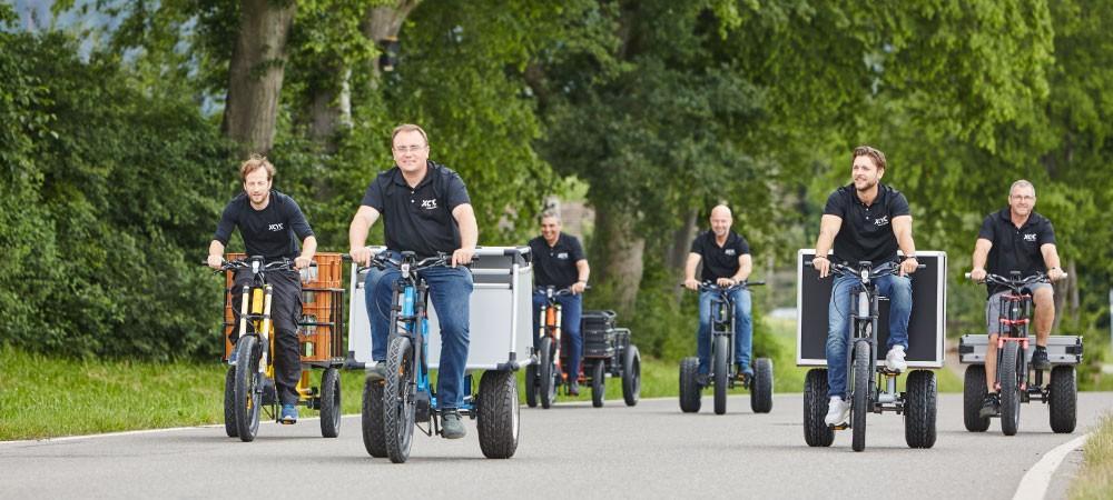 Sechs Personen auf XCYC Lastenrädern