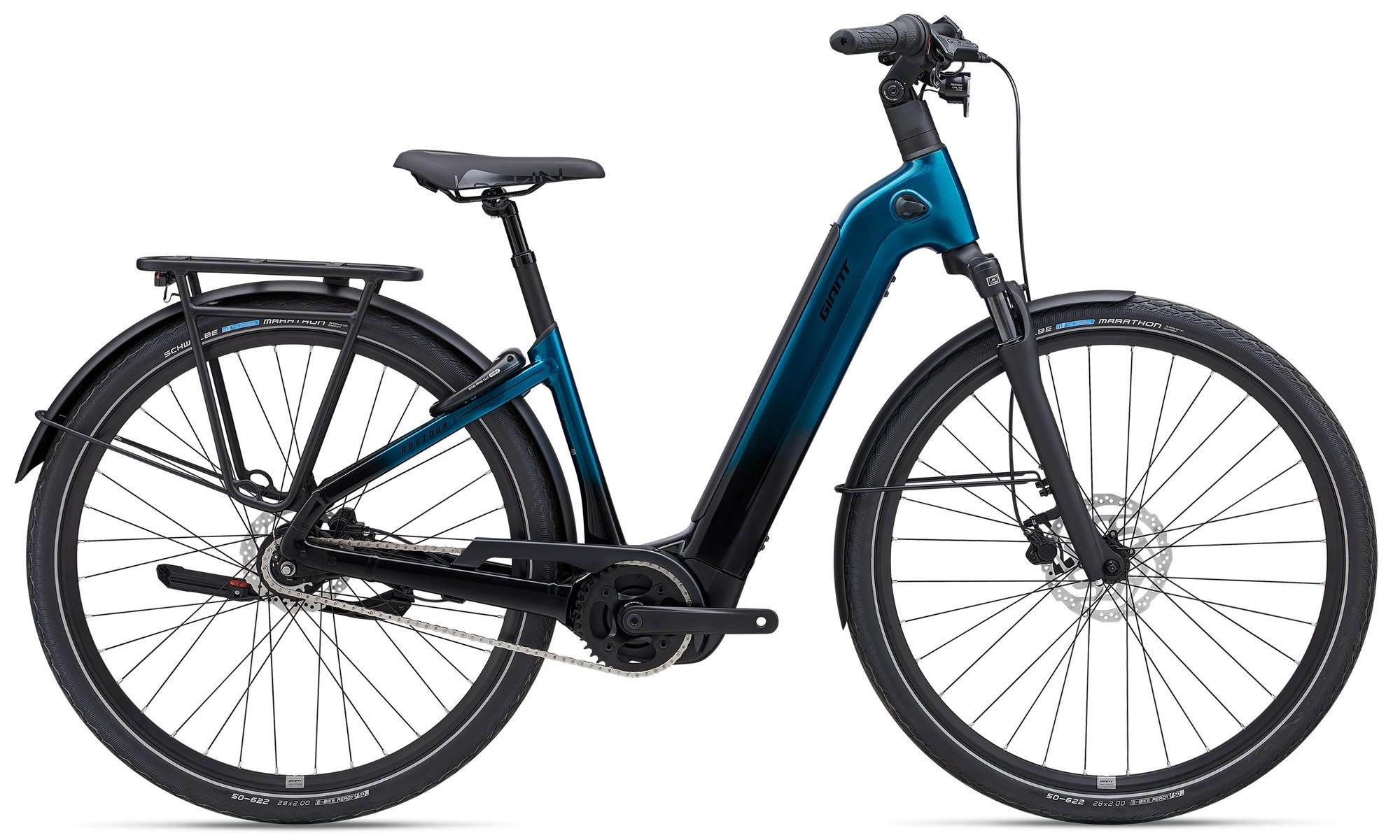 Das Bild zeigt ein Giant Anytour E+ 1 Trekking e-Bike in einer ansprechenden blauen Farbgestaltung.