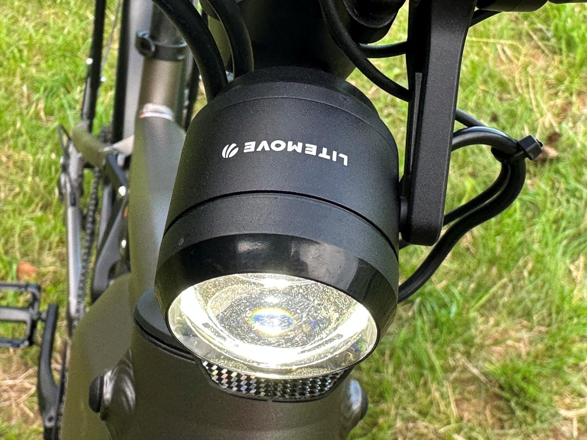 Das Bild zeigt das Frontlicht eines Hercules Nos FS SUV 2.2