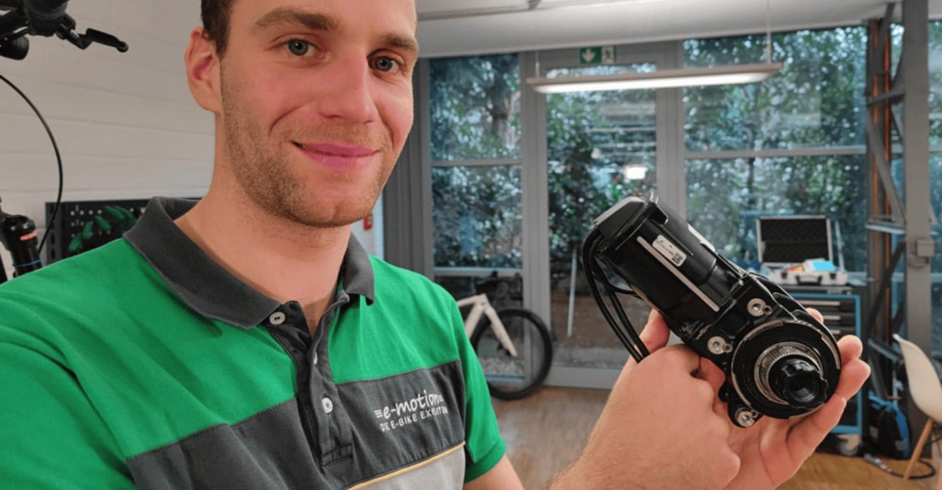 Leon hält den Fazua Ride 60 Light Assist Motor