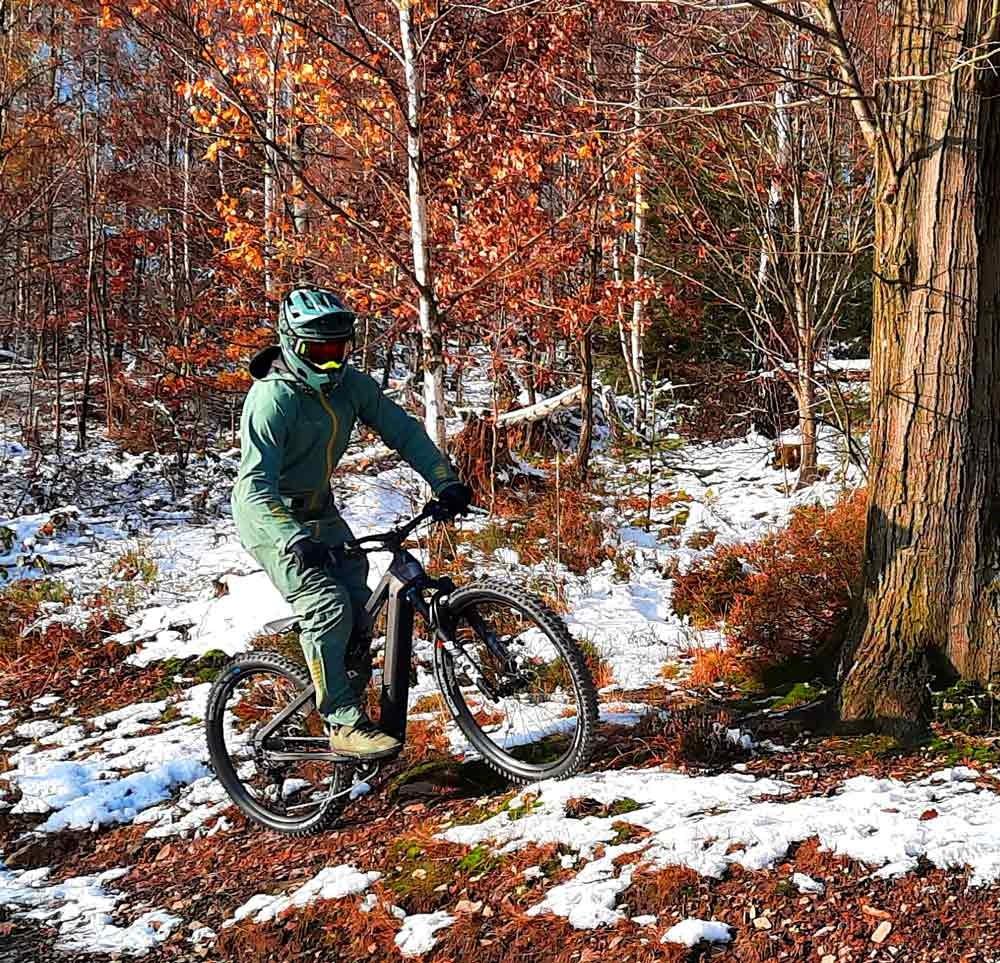 M1 Am 400 Sx Light E Mtb im Herbst