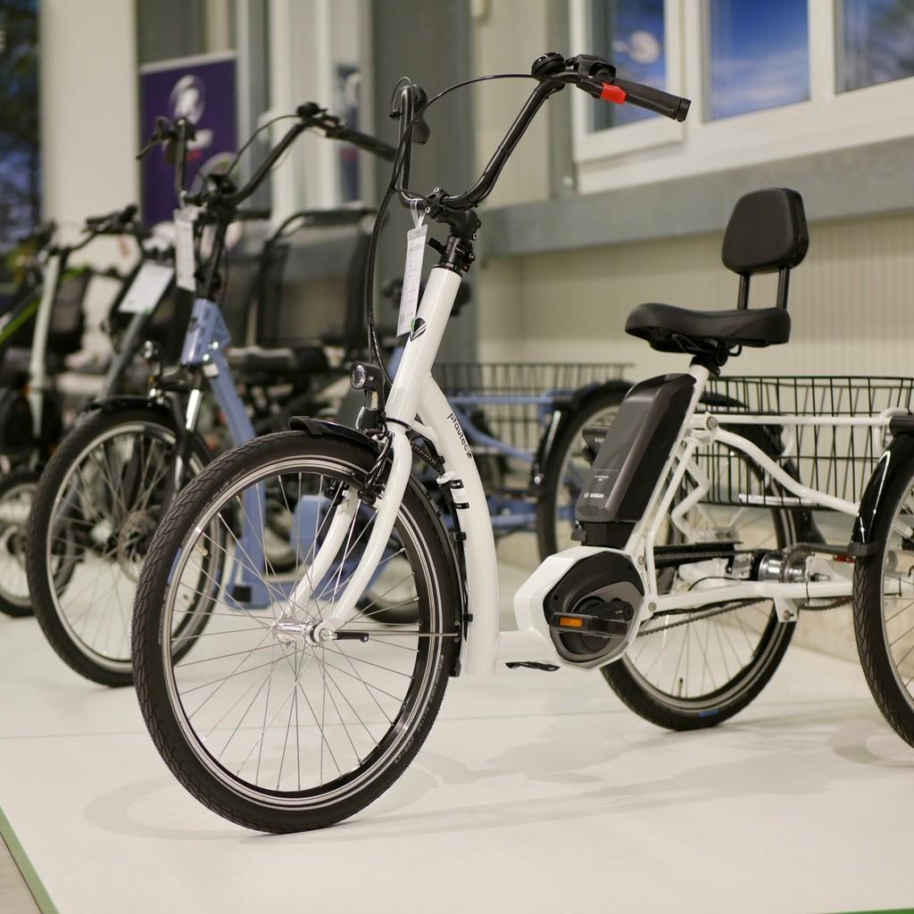 In der neu eröffneten e-motion e-Bike Welt in Offenburg werden bereits die ersten e-Dreiräder ausgestellt.