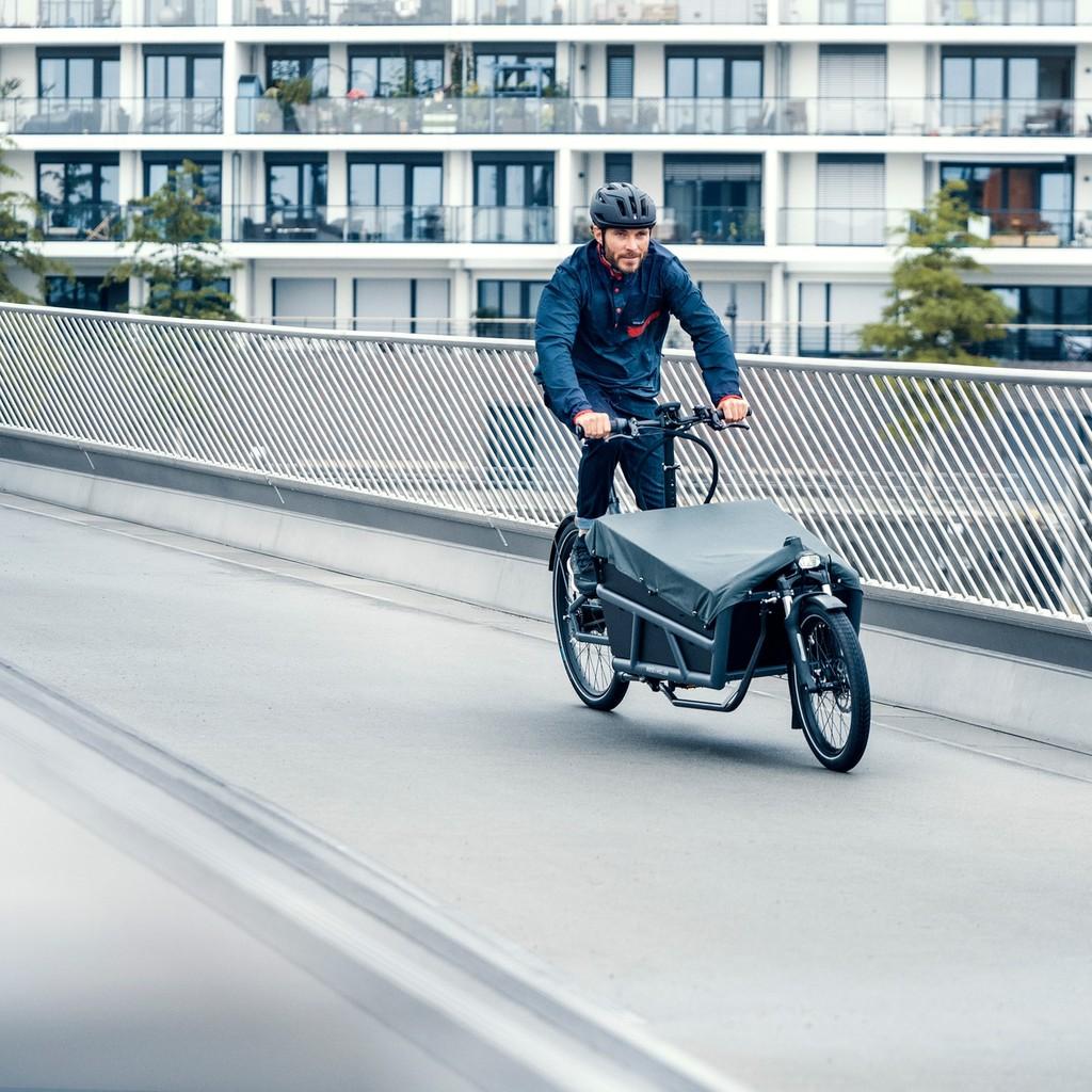 Entdecken Sie das Riese & Müller Lastenrad MY2021 für urbanes Fahren mit Stil und Funktionalität.