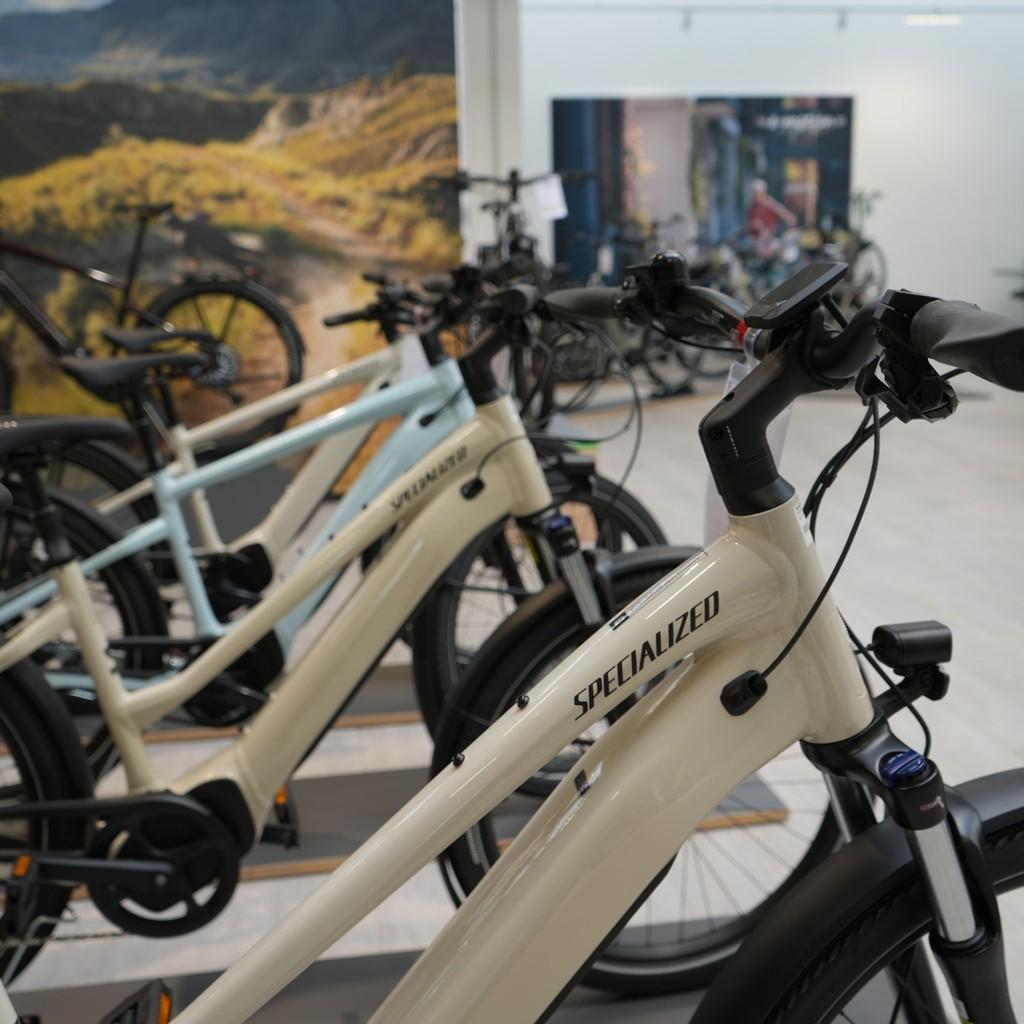 Entdecken Sie die hochwertigen Specialized E-Bikes in verschiedenen Modellen, ideal für Ihre nächste Abenteuerfahrt