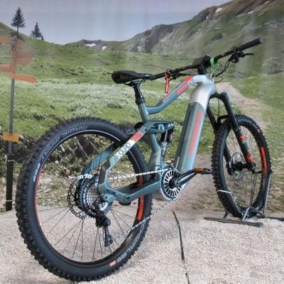 Enduro E-MTB Haibike auf steinigem Untergrund in Berglandschaft
