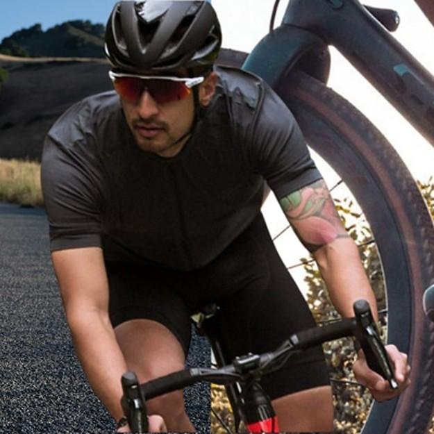 Entdecken Sie Specialized Fahrradschuhe für optimale Leistung und Style auf der Straße. Perfekt für sportliche Fahr