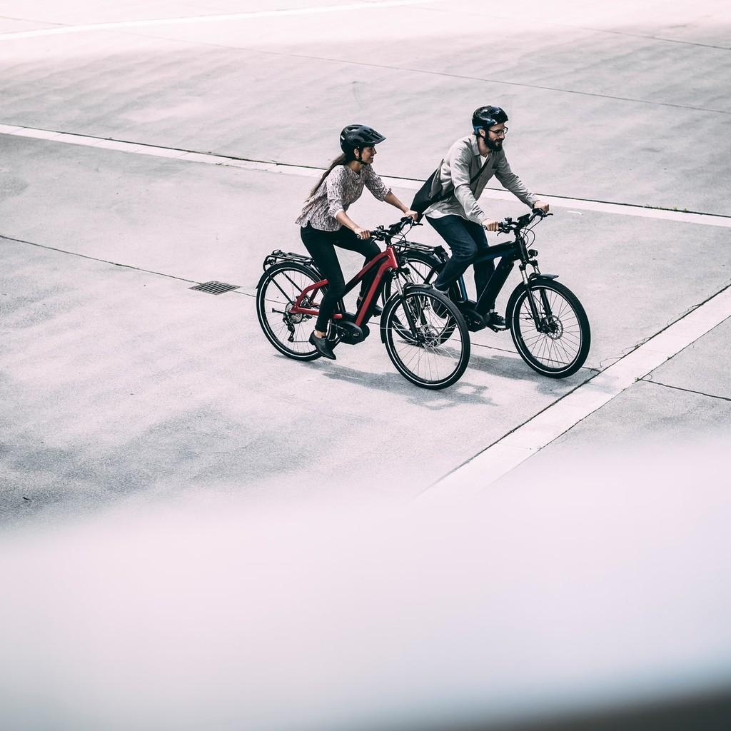 Entdecken Sie die vielseitigen Supercharger Mixte E-Bikes, ideal für urbane Mobilität. Perfekt für alltägliche Fahr