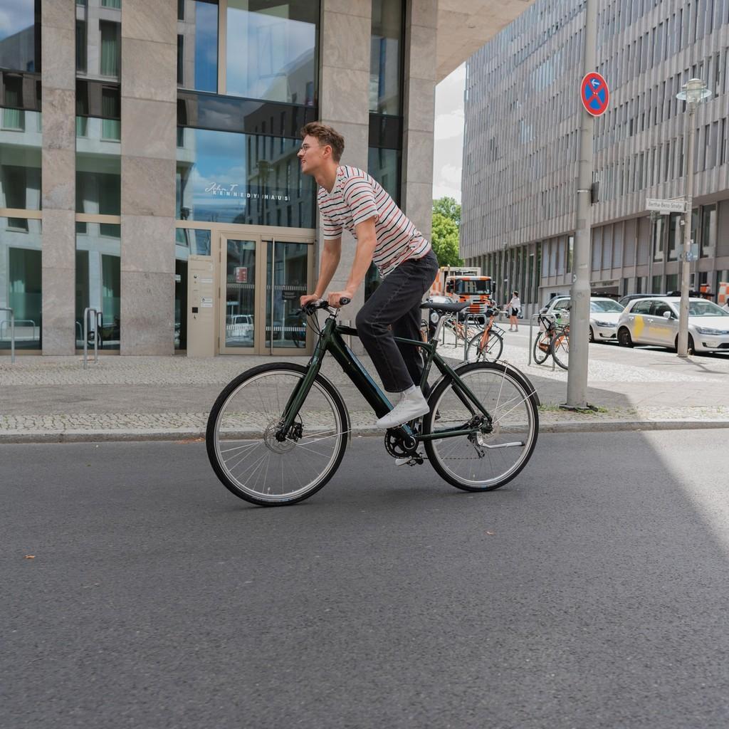 Erleben Sie das Velo de Ville Esprit VEF, ein stilvolles Fahrrad für den urbanen Raum, ideal für tägliche Fahrten u