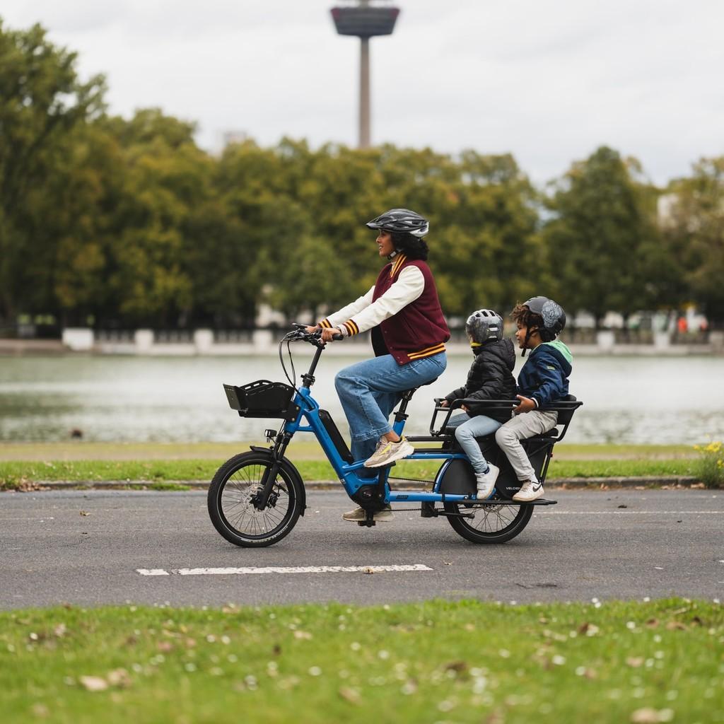 Erleben Sie das Velo de Ville Loady Family E-Bike – perfekt für familienfreundliche Fahrten in der Stadt mit zuverl