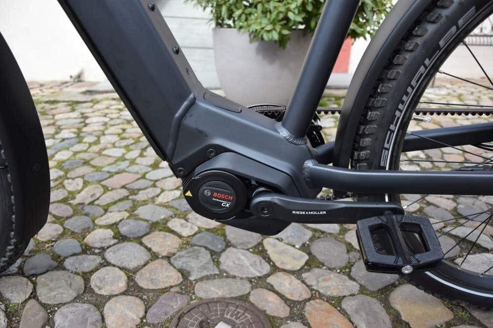Das Bild zeigt ein Riese & Müller Charger3 GT Vario mit Bosch Performance Line CX 4.0 Motor