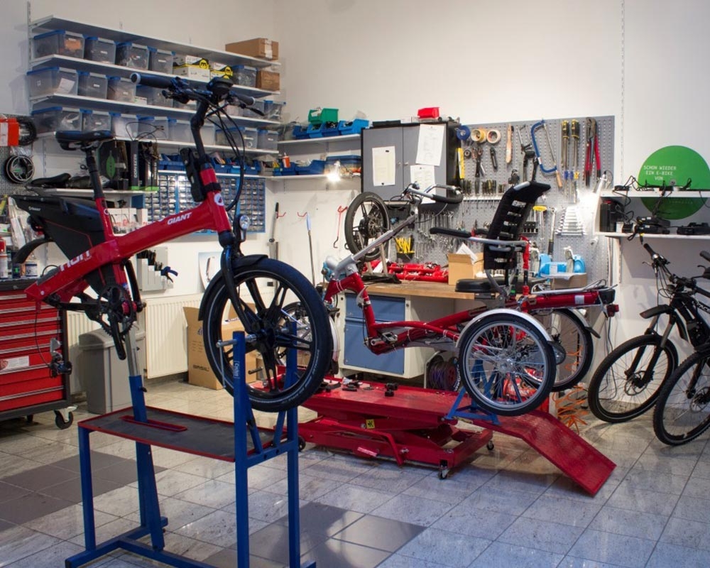 Werkstatt mit Giant E-Bikes in Service. Perfekt für Leasing und Wartung flexibel und professionell.