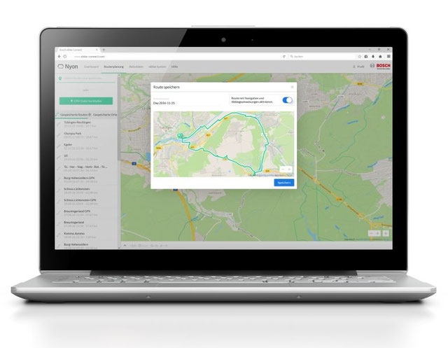 Entdecken Sie das Bosch Nyon 2021 Display auf einem Laptop. Perfekt für detailreiche Routenplanung und einfache Nav