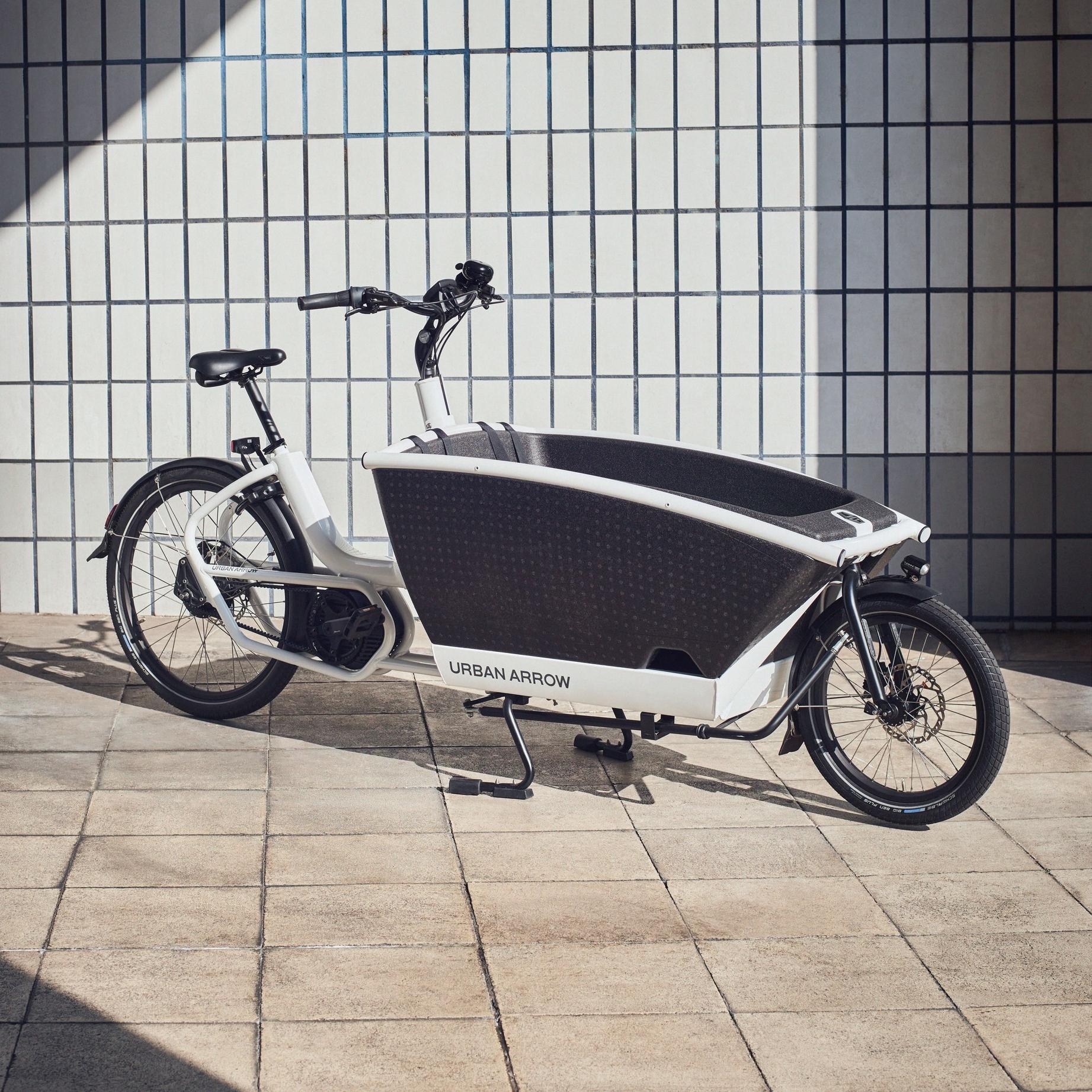 Das Urban Arrow Family E Lasten e-Bike kann auch für andere Zwecke genutzt werden, z. B. als Brautwagen.