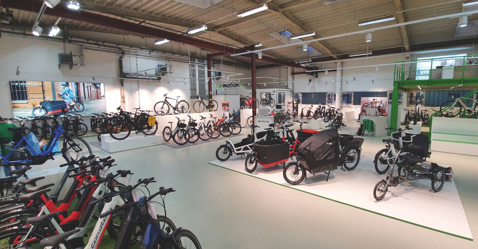 Innenansicht der e-motion e-Bike Welt Frankfurt 2021