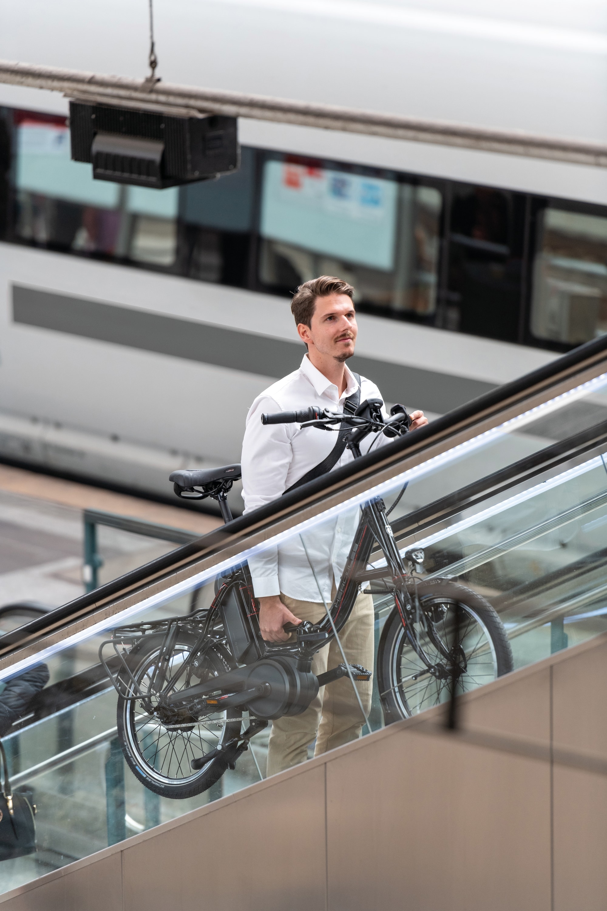 Entdecken Sie das HERCULES E-Bike, ideal für bequeme und flexible Pendlerreisen in der Stadt.