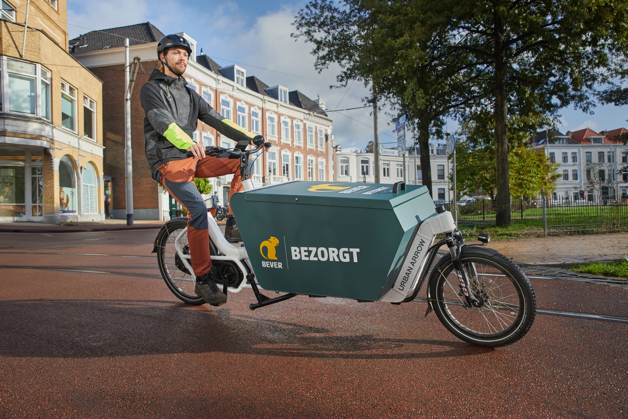 Entdecke das Urban Arrow Cargo Bike für umweltfreundliche Lieferungen. Ideal für urbanen Transport. Sicher, effizie