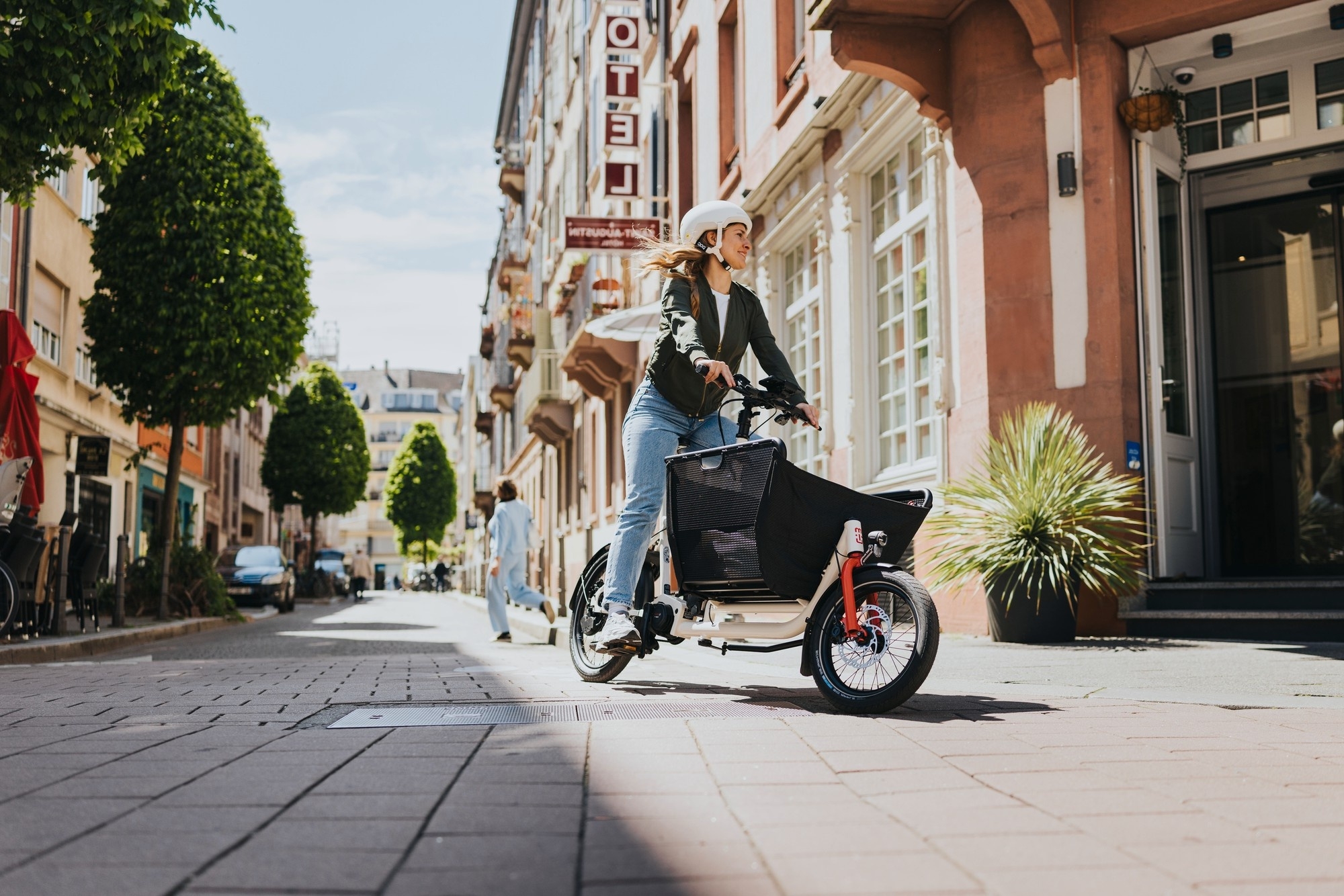 Der Bosch Cargo Line Motor in Action in einem Lastenrad, perfekt für den Umstieg im Sommer.