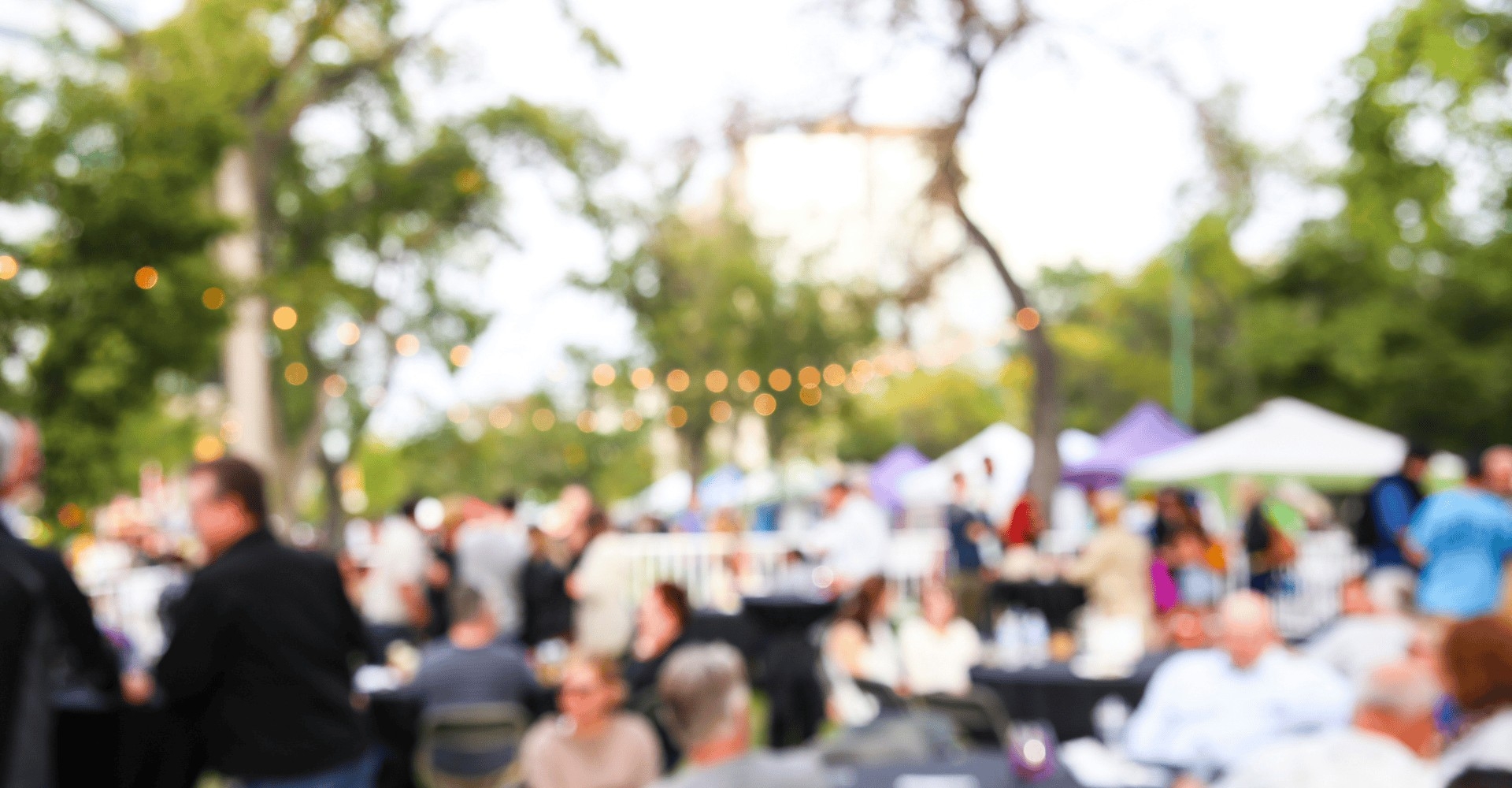 Großes Sommerfest mit vielen Personen