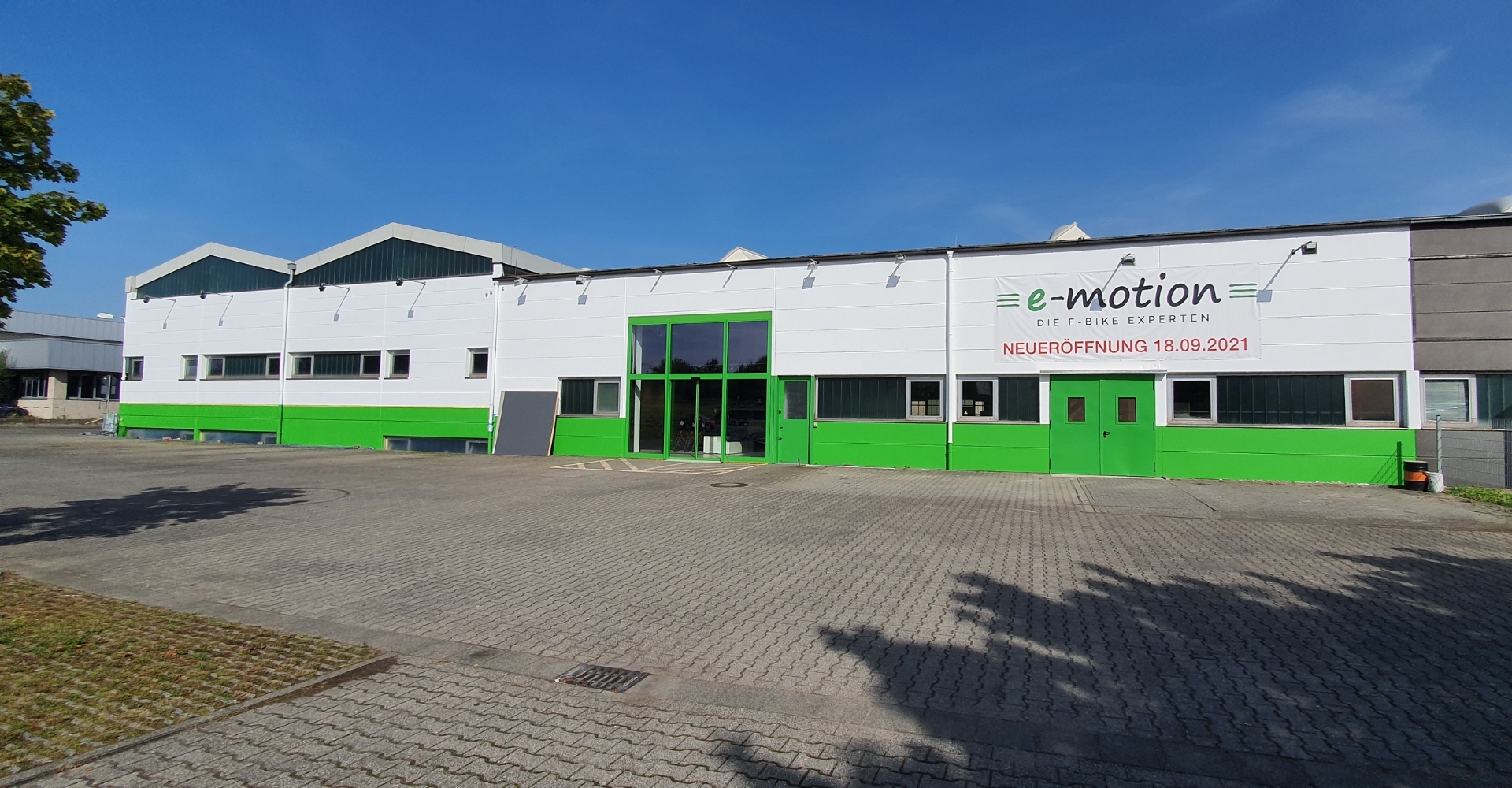 Außenansicht der 2021 neu eröffneten e-motion e-Bike Welt Frankfurt Nord