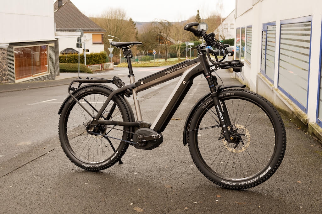 Entdecken Sie das leistungsstarke Riese & Müller E-Bike Supercharger, ideal für Abenteuer und komfortable Stadtfahr