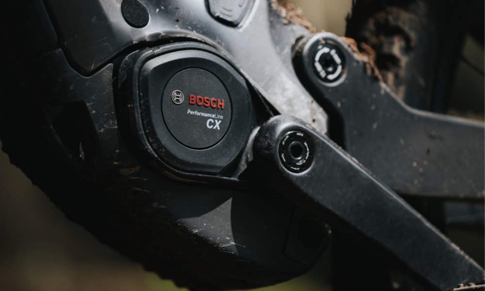 Entdecken Sie die Kraft des Bosch Performance Line CX Motors für ein unvergleichliches E-Mountainbike-Erlebnis. Rob