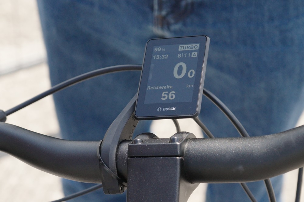 Bosch Intuvia 200 Display mit übersichtlicher Fahrdatenanzeige am Lenker.
