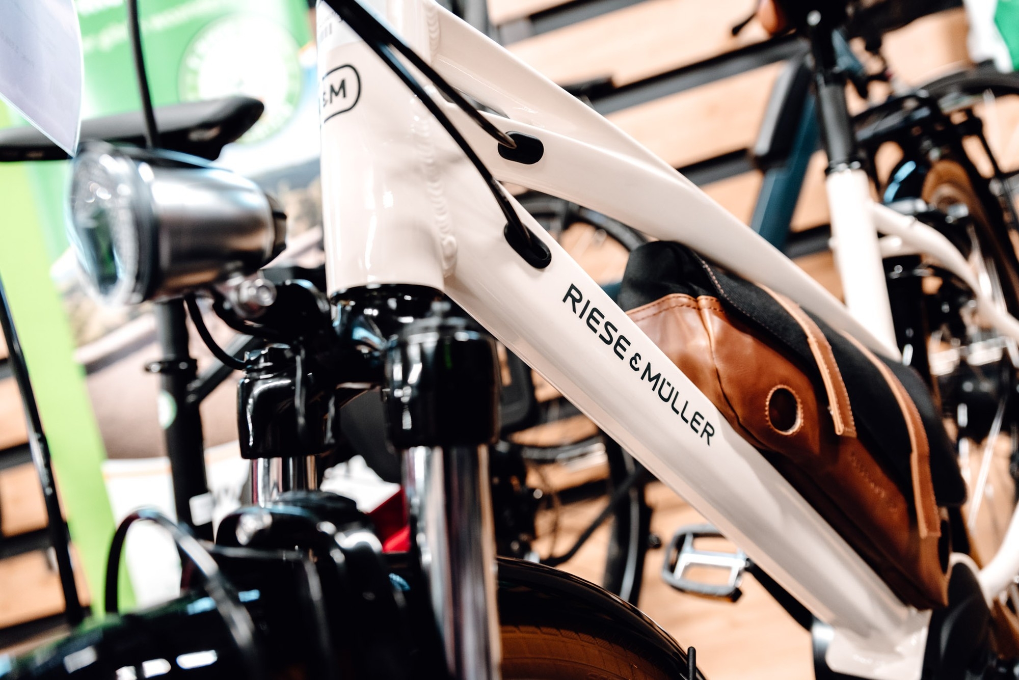 Innenansicht der e-motion e-Bike Welt Harz - Bikeauswahl, Detailbild Riese & Müller
