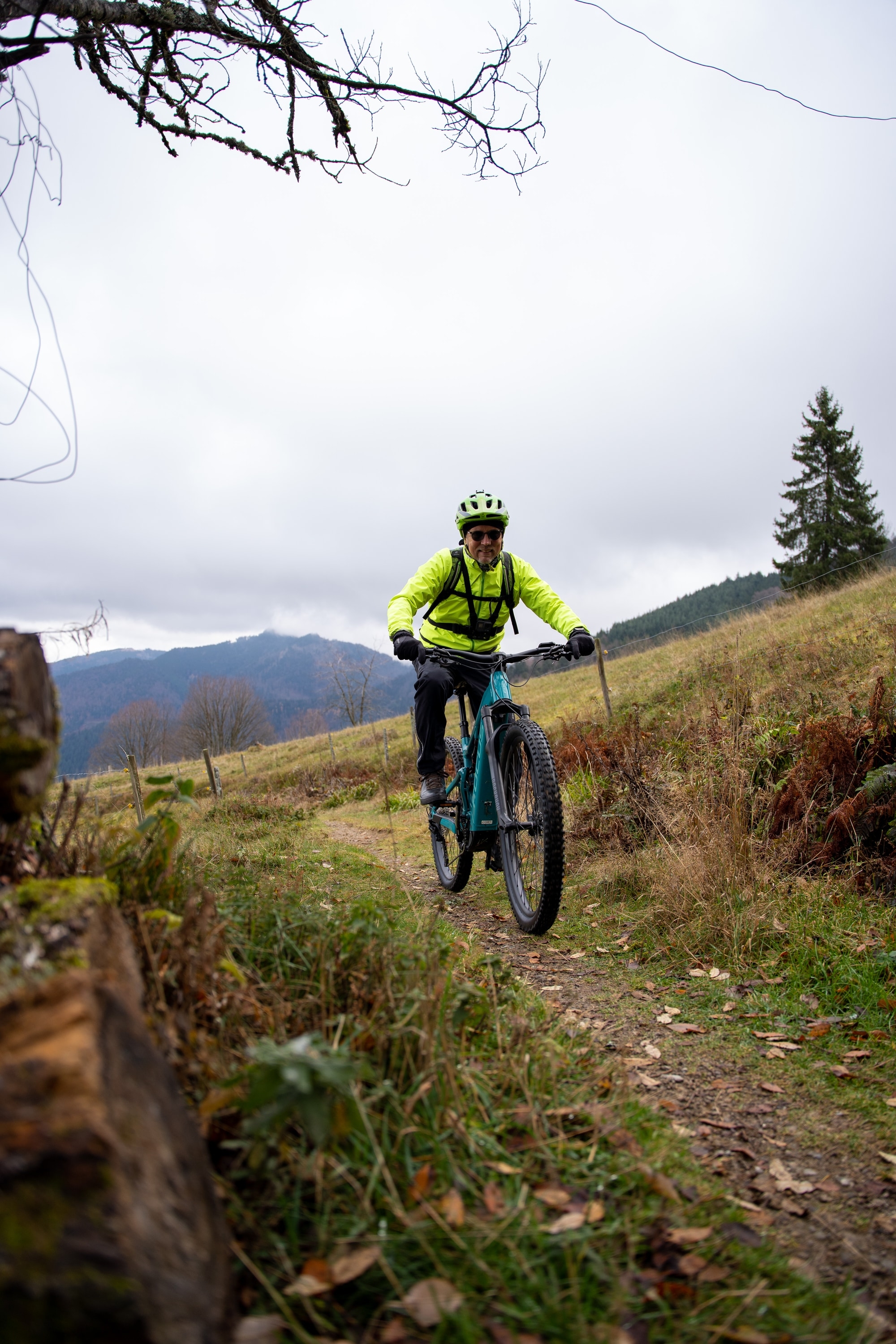 Erleben Sie Abenteuer mit dem Focus Jam7.8 Mountainbike auf anspruchsvollen Trails. Perfekt für Offroad-Action und