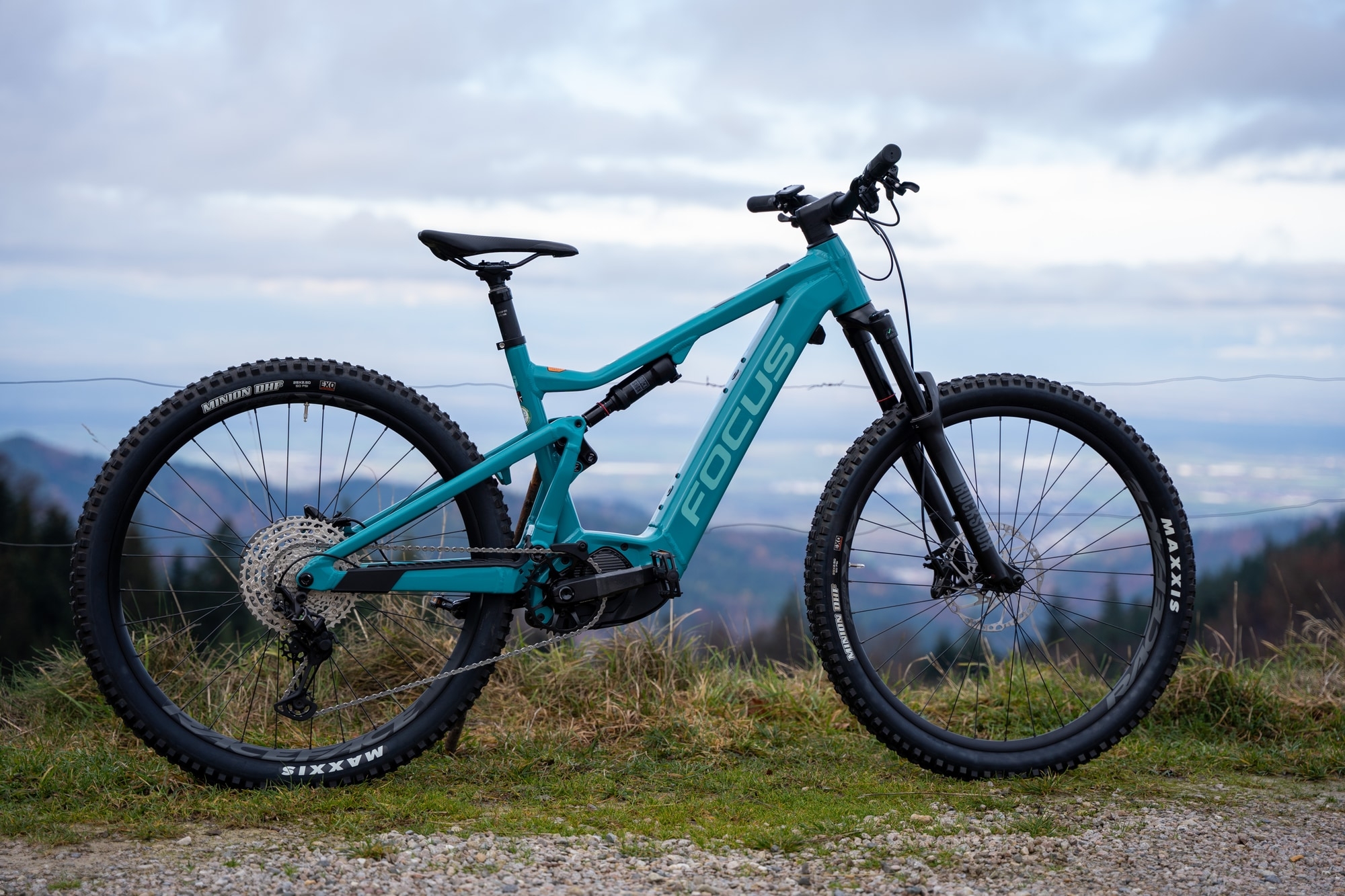Robustes Focus Jam E-Bike für anspruchsvolle Trails. Perfekt für Outdoor-Abenteuer.