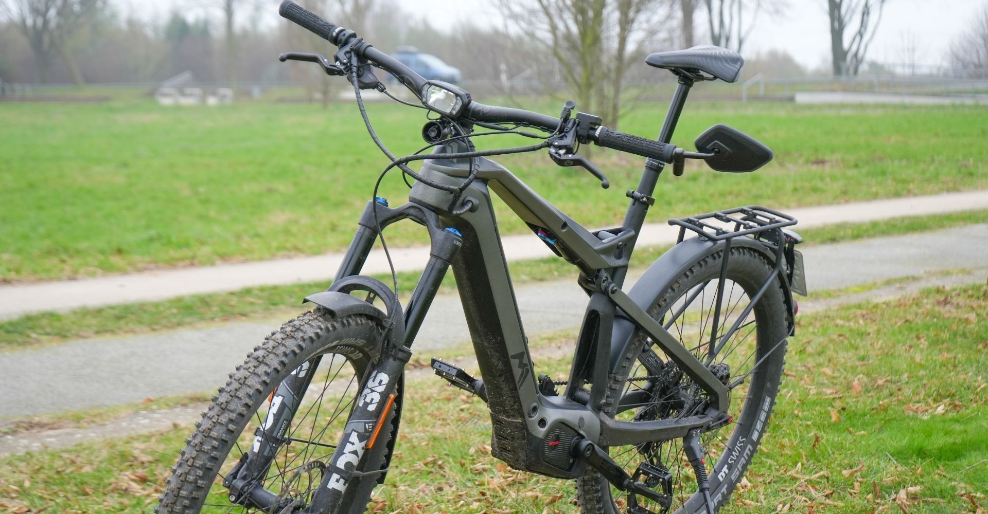 M1 Erzberg Produktfoto im Grünen