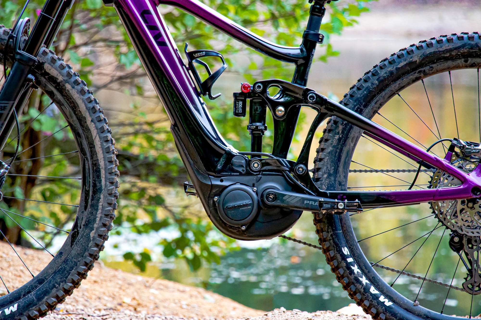 Das Liv Intrigue X E+ 2021 E-Mountainbike mit leistungsstarkem Motor und robustem Design für anspruchsvolle Trails.