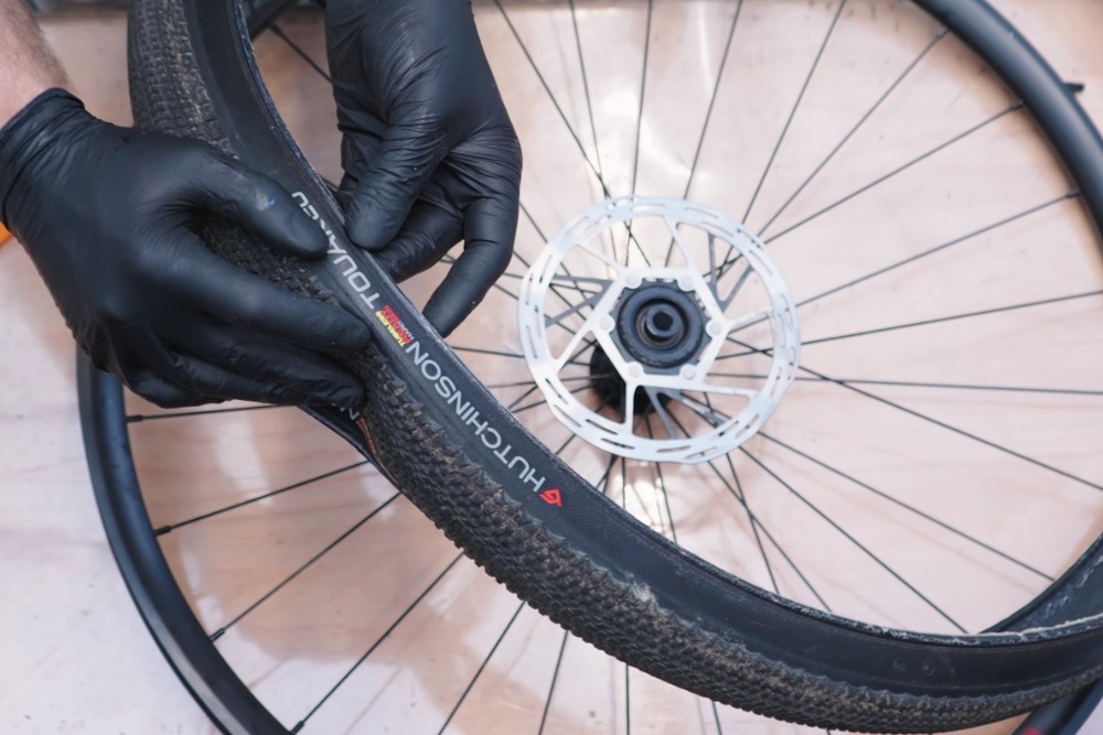 Tubeless Reifen-System schritt 2